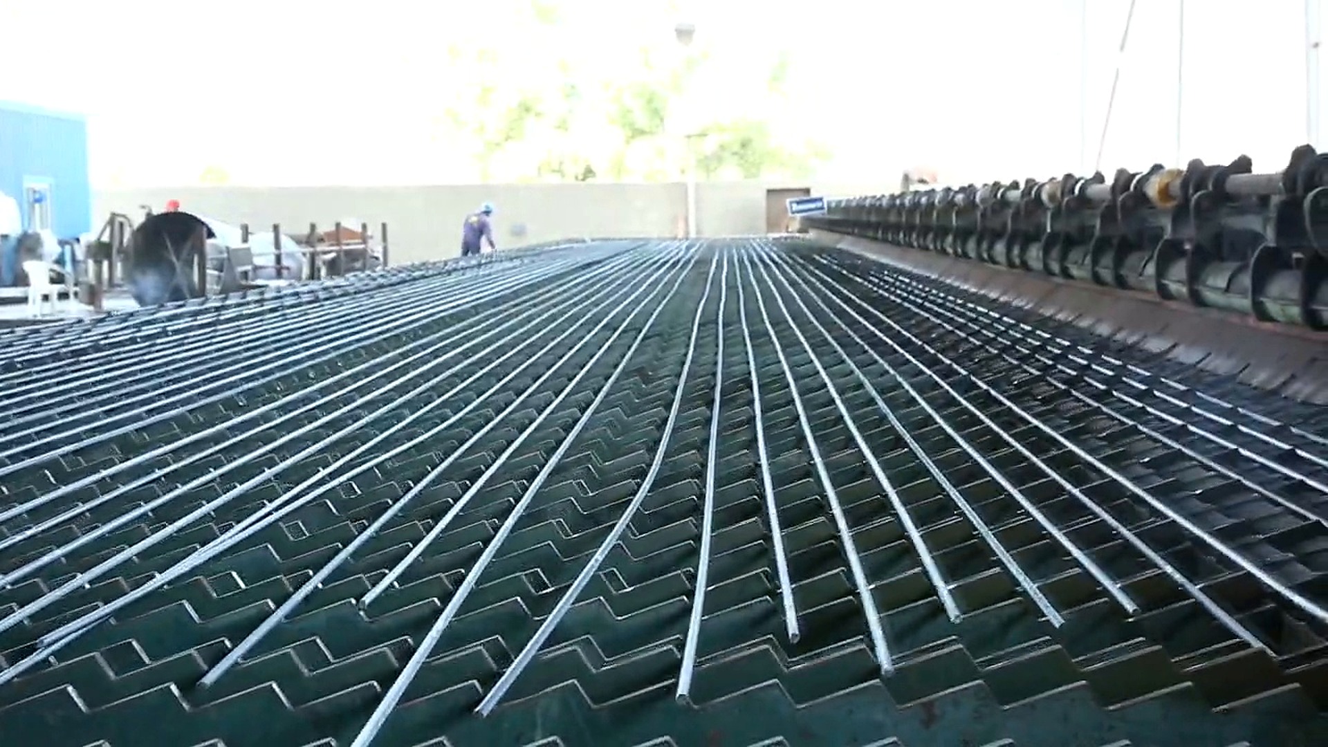Reinforcing bars aligned on the production line